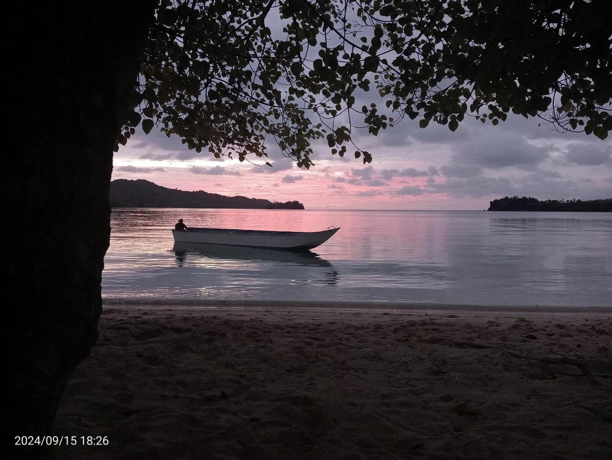 Alternative Stay Wayag Minyaifuin Exterior photo